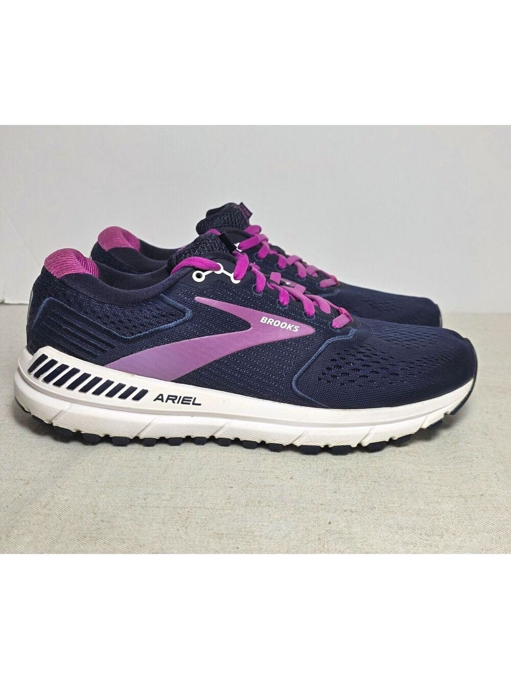 Brooks Ariel 20 Womens 8.5 B Running Walking Shoes Navy Blue Purple Sneakers